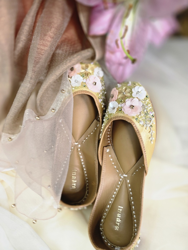 Chandan Party Juttis