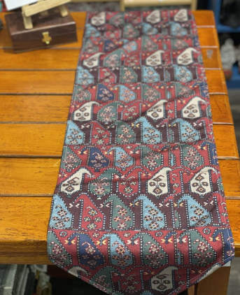 مفرش طاولة (174×30 سم)
