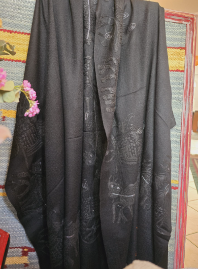 Golden Stud Embellished Kashmiri Shawl (copy)