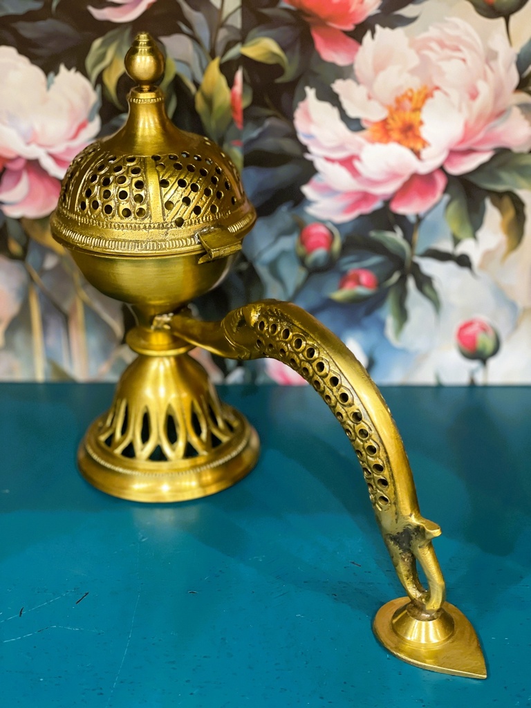 مبخرة نحاسية منقوشة