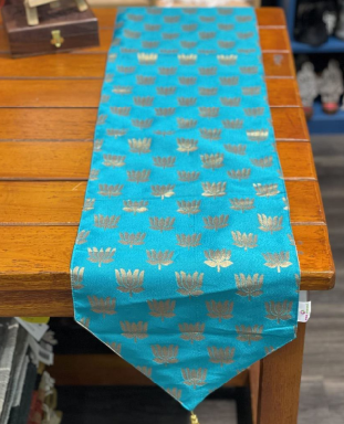 Table runner (174x30cm)