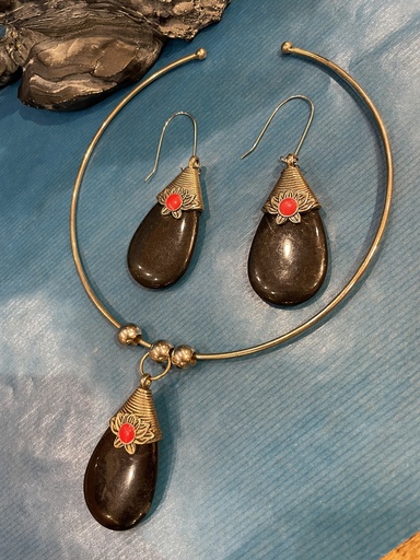 Black Teardrop Shaped Choker Set