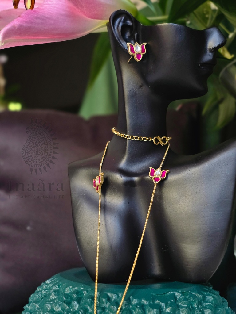 Liànhuā necklace & studs- pink