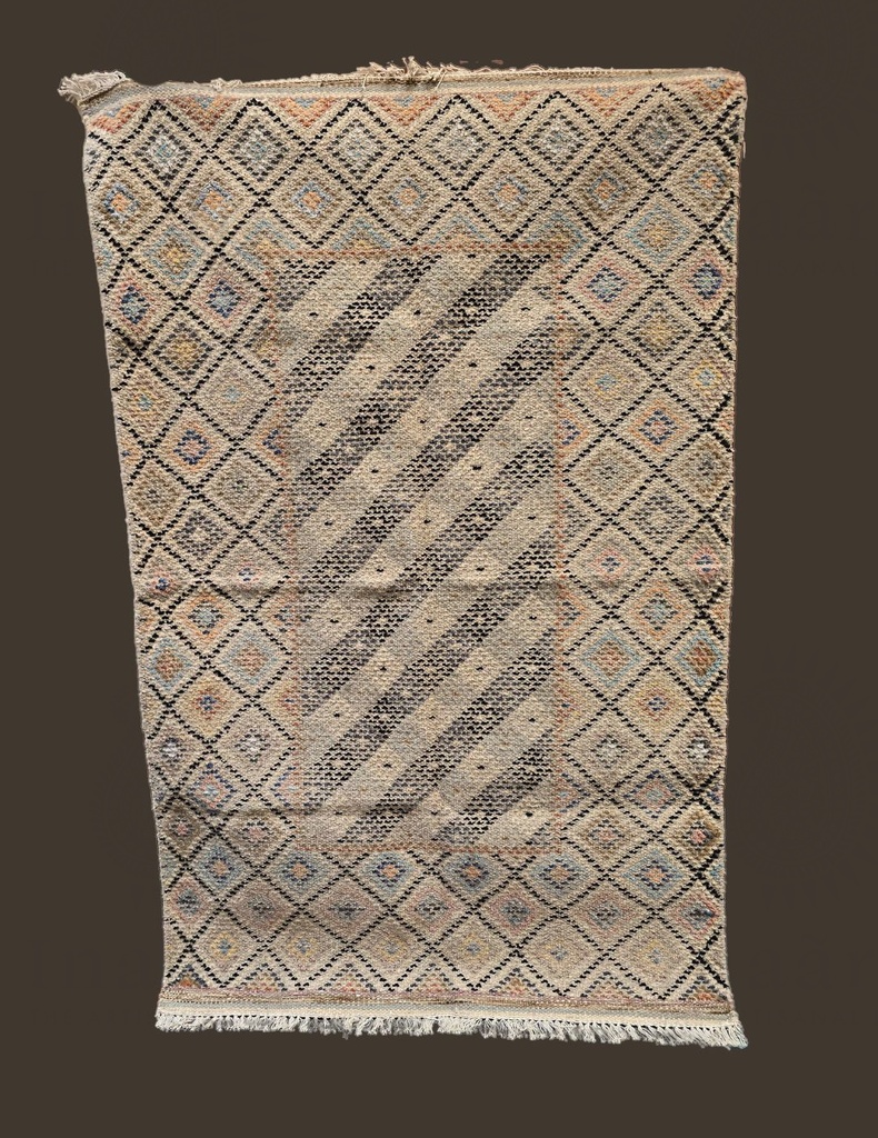 Geometric pattern Handwoven rug