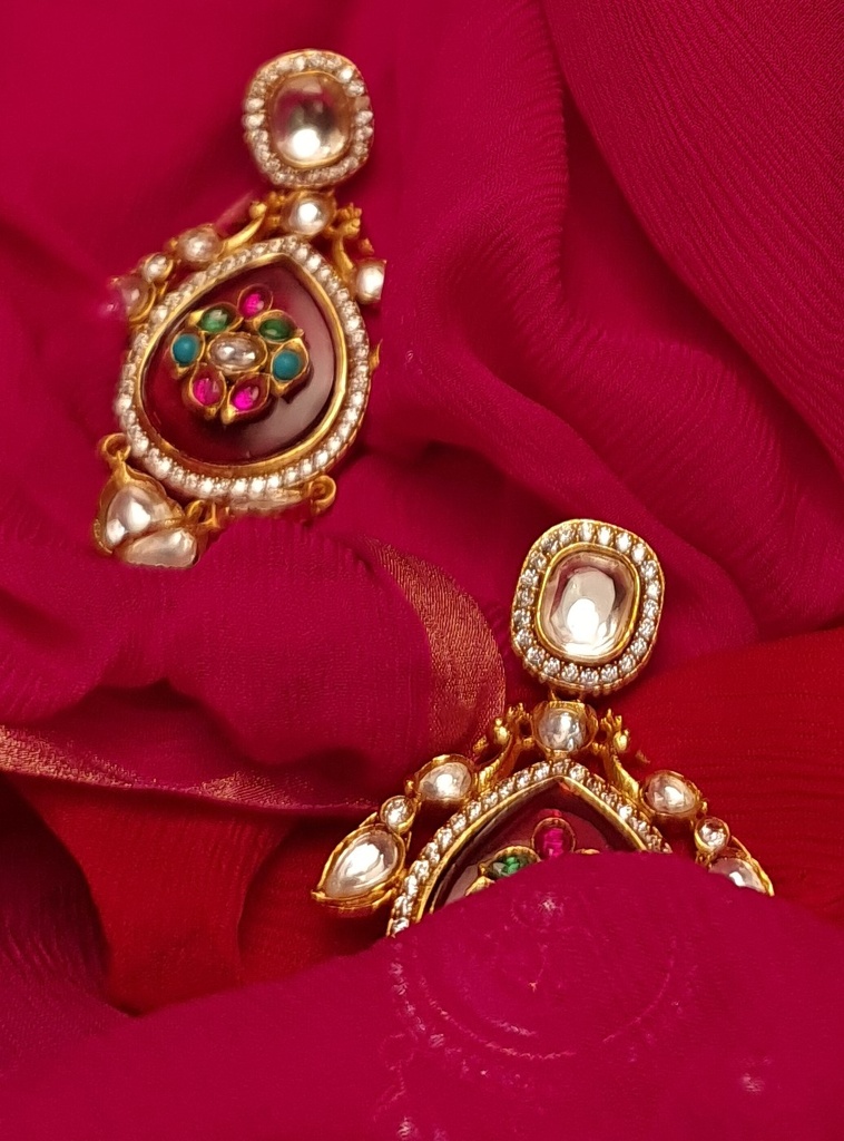 Regal Dual Tone Blue Onxy Necklace