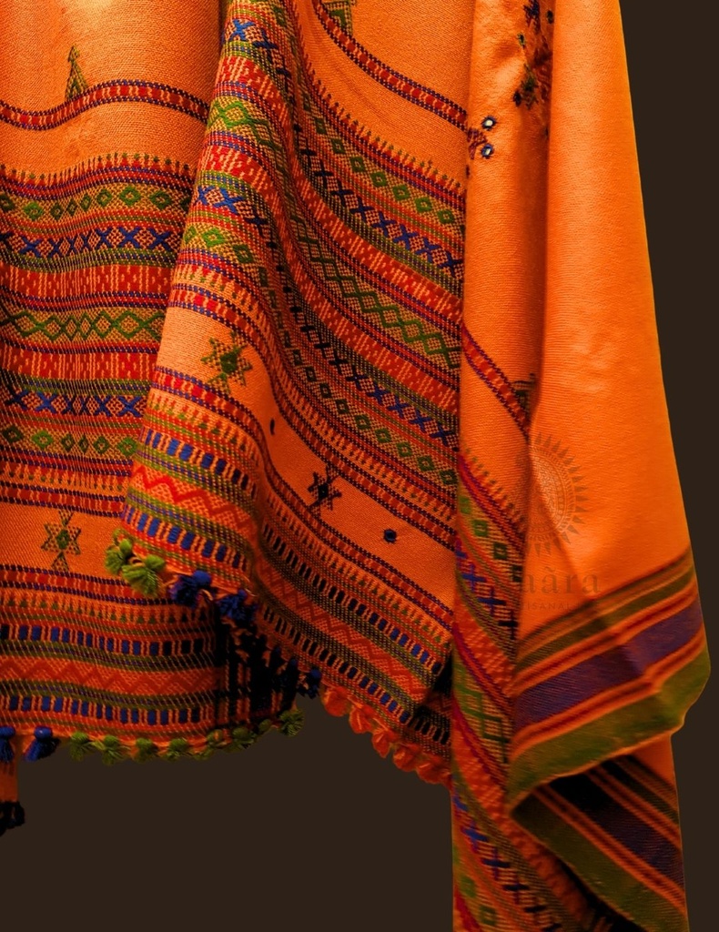 LuqiArtsInaaraChomkiShawl