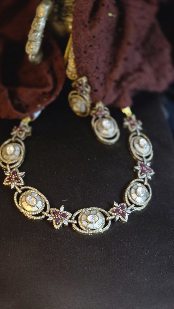 The Aurora Necklace - Mother of Pearl