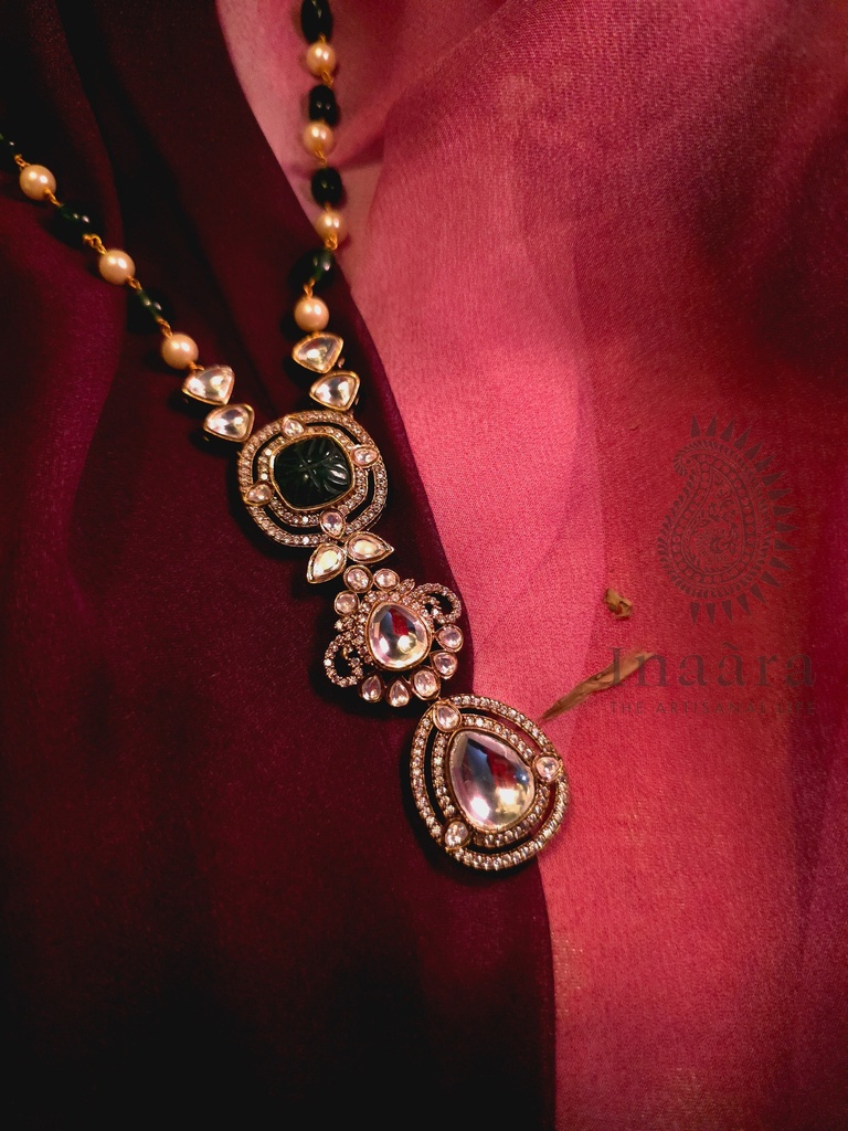Akhdar Kundan Set