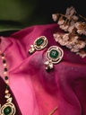 Akhdar Kundan Set