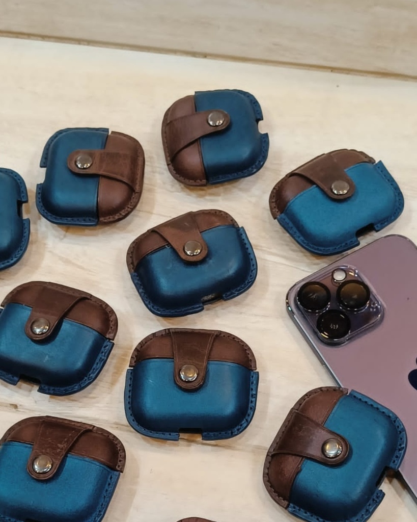 hand stitched Leather Airpod Case