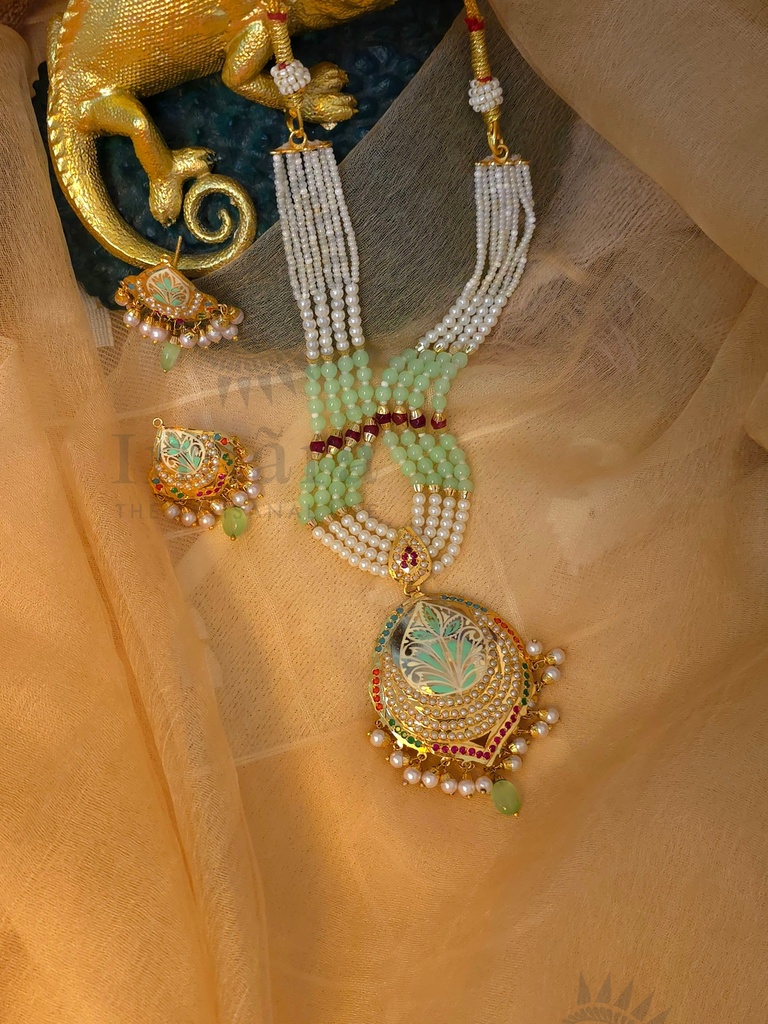 Qamar Jadau Haar Necklace Set