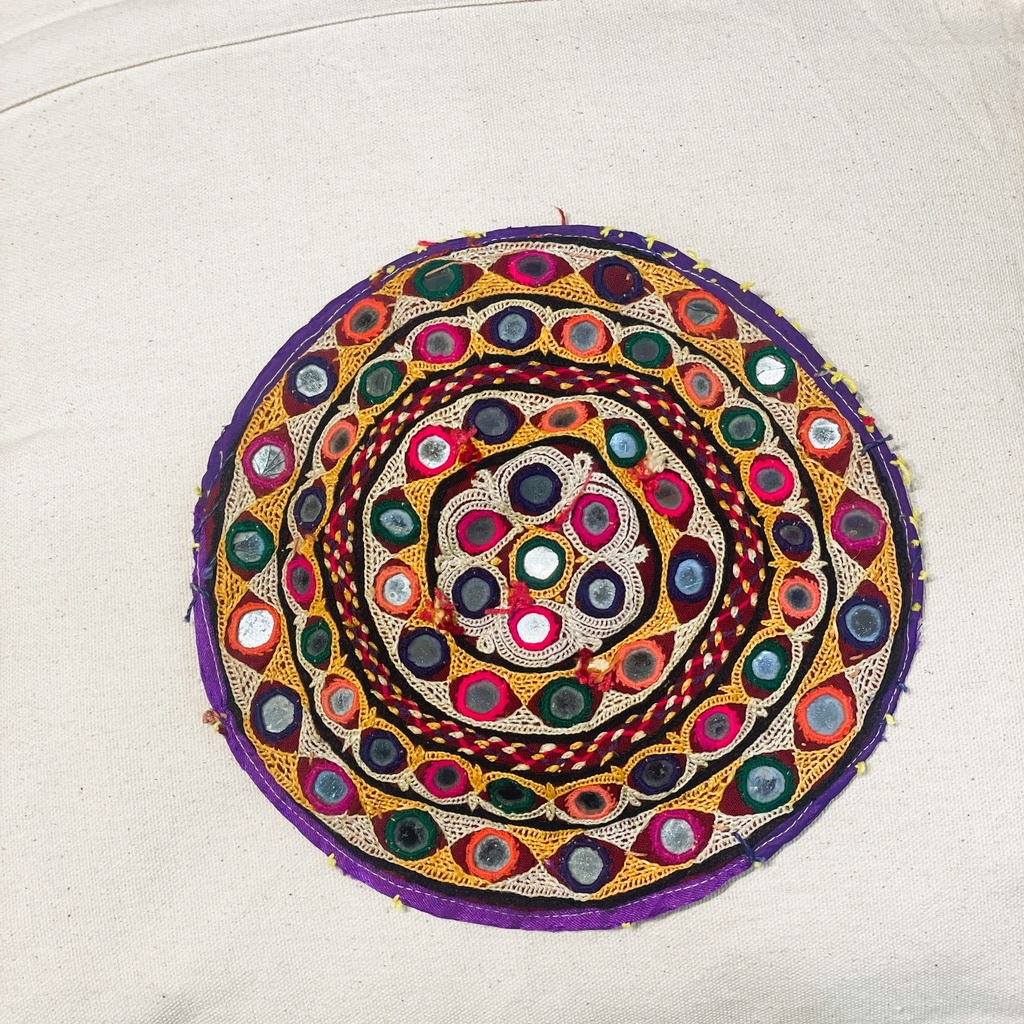 رقعة تطريز قبلية قديمة مصنوعة يدويًا