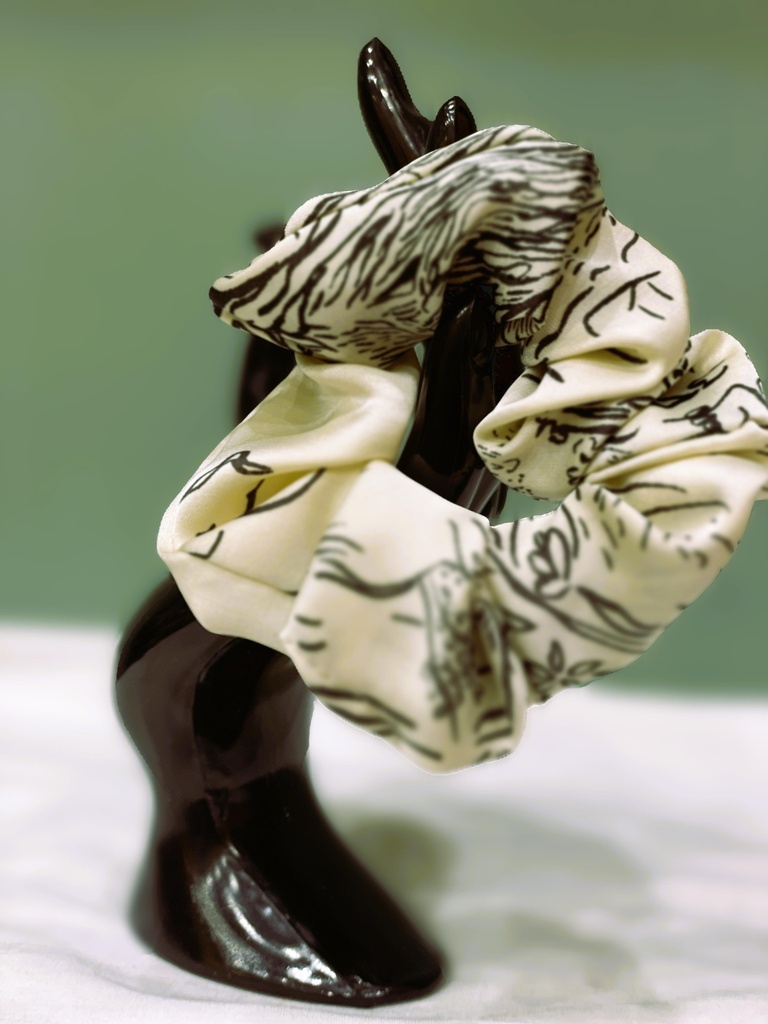 Scrunchie silk fabric- black floral (copy)