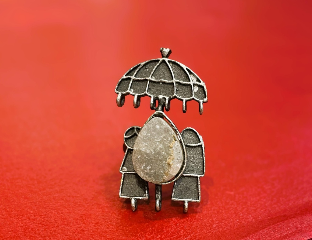 Raw Clear Quartz Umbrella Oxidized Ring