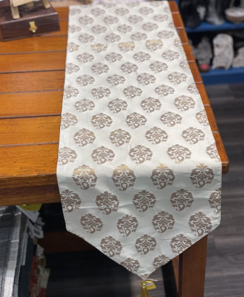 Table runner (174x30cm)