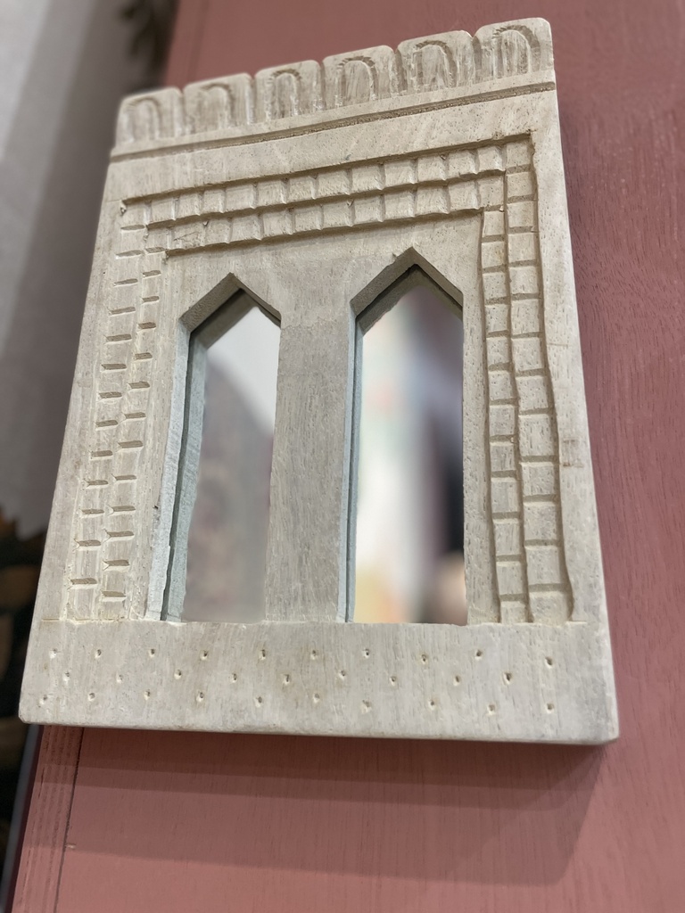 زينة جدارية بإطار مرآة عتيق