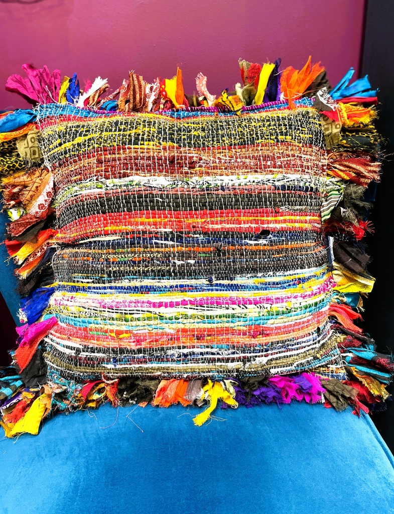 غطاء وسادة منسوج يدويًا