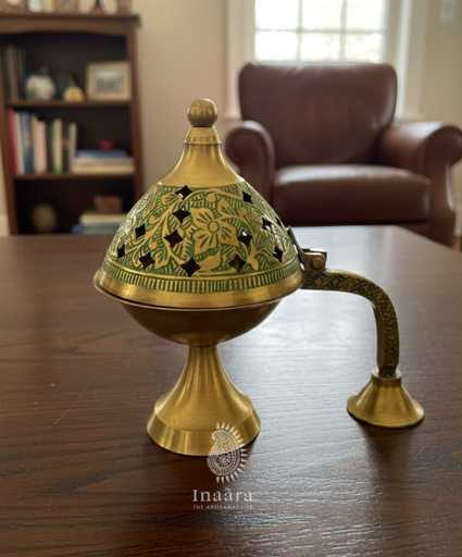 مبخرة بمقبض نحاسي
