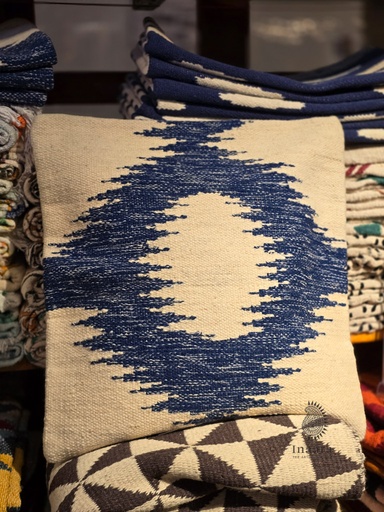 [inaara_sp00273] Hand woven cushion cover (Single piece)