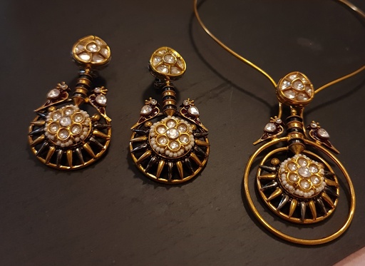 [inaara_sp00286] Handcrafted Spiral Hasuli Set