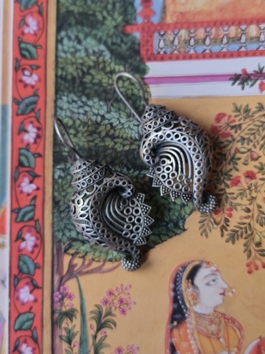 [inaara_sp00620] Silver tone brass earrings