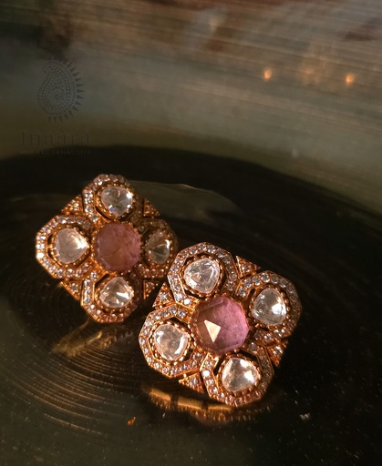 [inaara_sp00199] Dice Mossainaite Studs - Peach