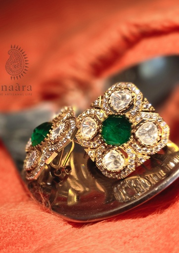 [inaara_sp00198] Dice Mossainaite Studs - Green