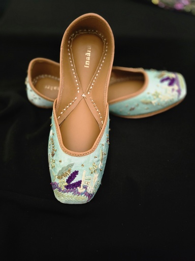Blue Coral Juttis