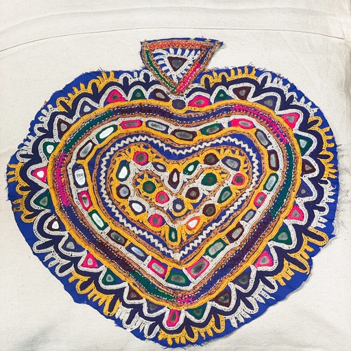 رقعة تطريز قبلية عتيقة مصنوعة يدويًا