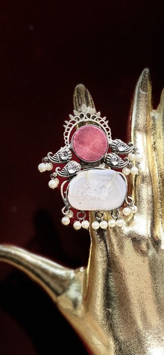 Oxidized white agate ring