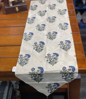 Table runner (174x30cm)