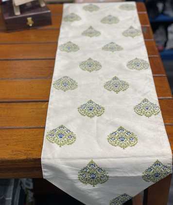 مفرش طاولة (174×30 سم)