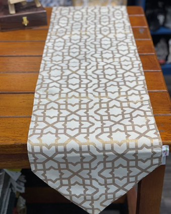 Table runner (174x30cm)