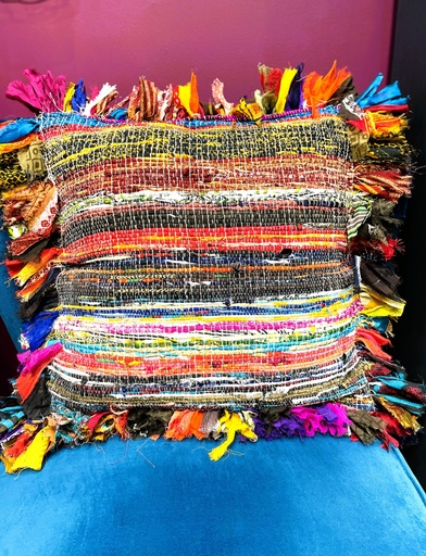 غطاء وسادة منسوج يدويًا