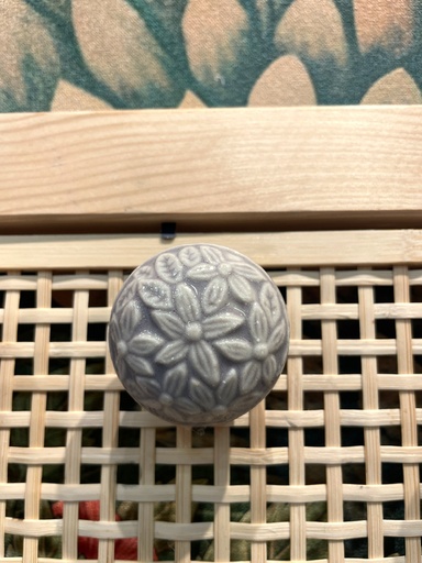 Ceramic DoorKnob w/Floral Embossed-Gray