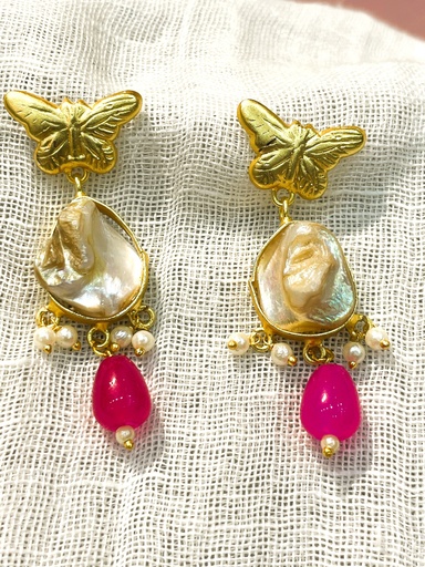 GoldToned Butterfly w/Baroque Pearl