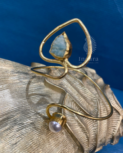 Raw Stone w/ Pearl Bangle