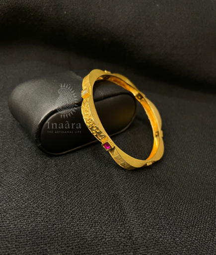Kada Bangle w/ Ruby Stone