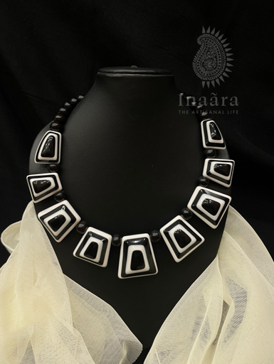 Black&White Resin Beaded Handmade Neck