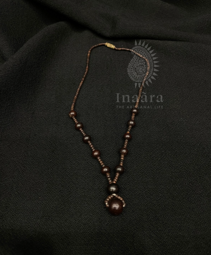 قلادة خرز بلون الكاكاو البني
